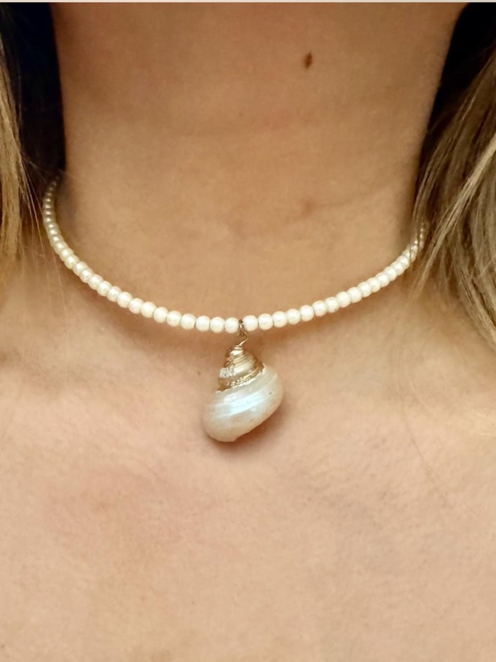 Vintage 1980s pearl and shell choker